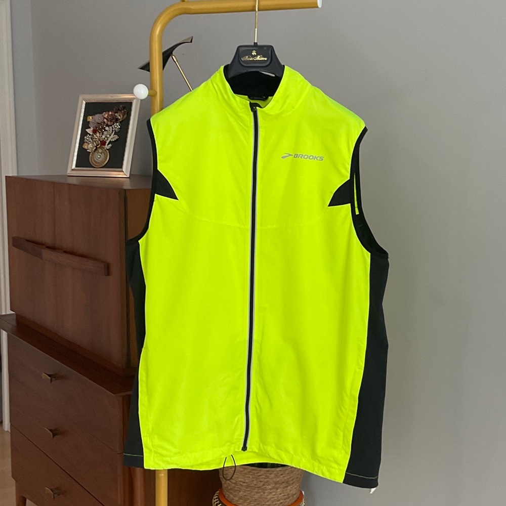 Brooks Men's High-Visibility Yellow and Black Vest XL